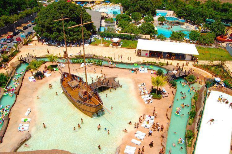 Spazzio Diroma Com Acesso Ao Acqua Park - Temporada Cn Adriele Caldas Novas Exterior photo