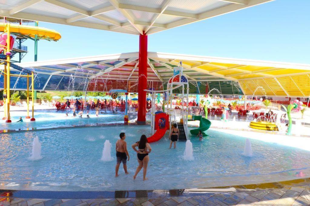 Spazzio Diroma Com Acesso Ao Acqua Park - Temporada Cn Adriele Caldas Novas Exterior photo